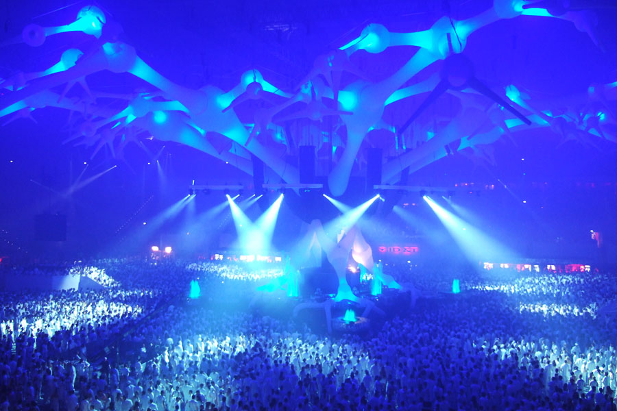 Sensation White geliyor…